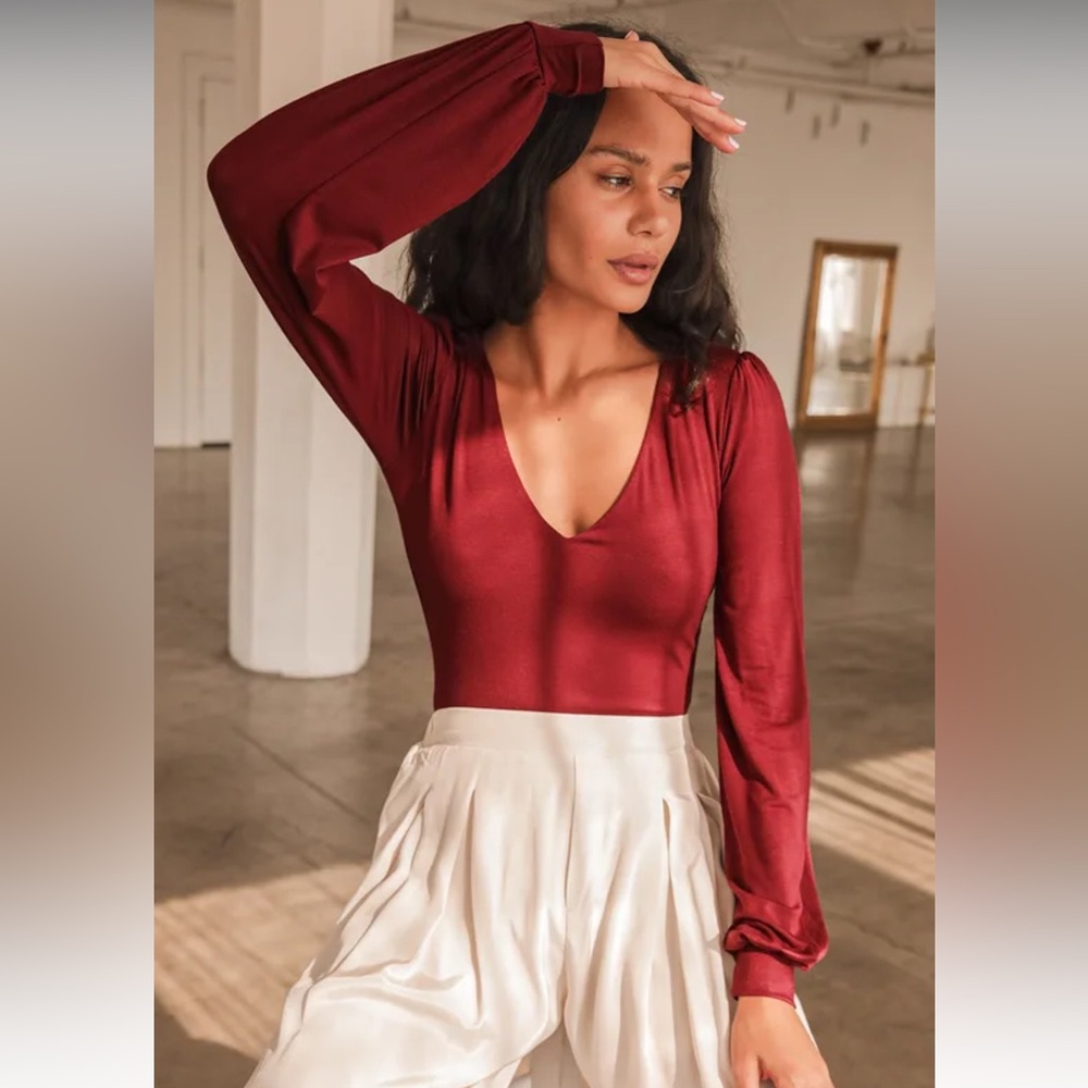 Lulus Basics Small Burgundy V-Neck Balloon Sleeve Bodysuit